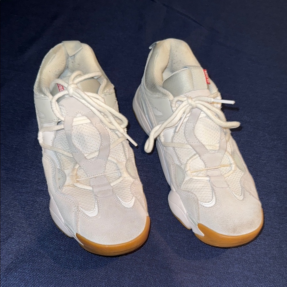 Globe White Sneakers Design Low-Top